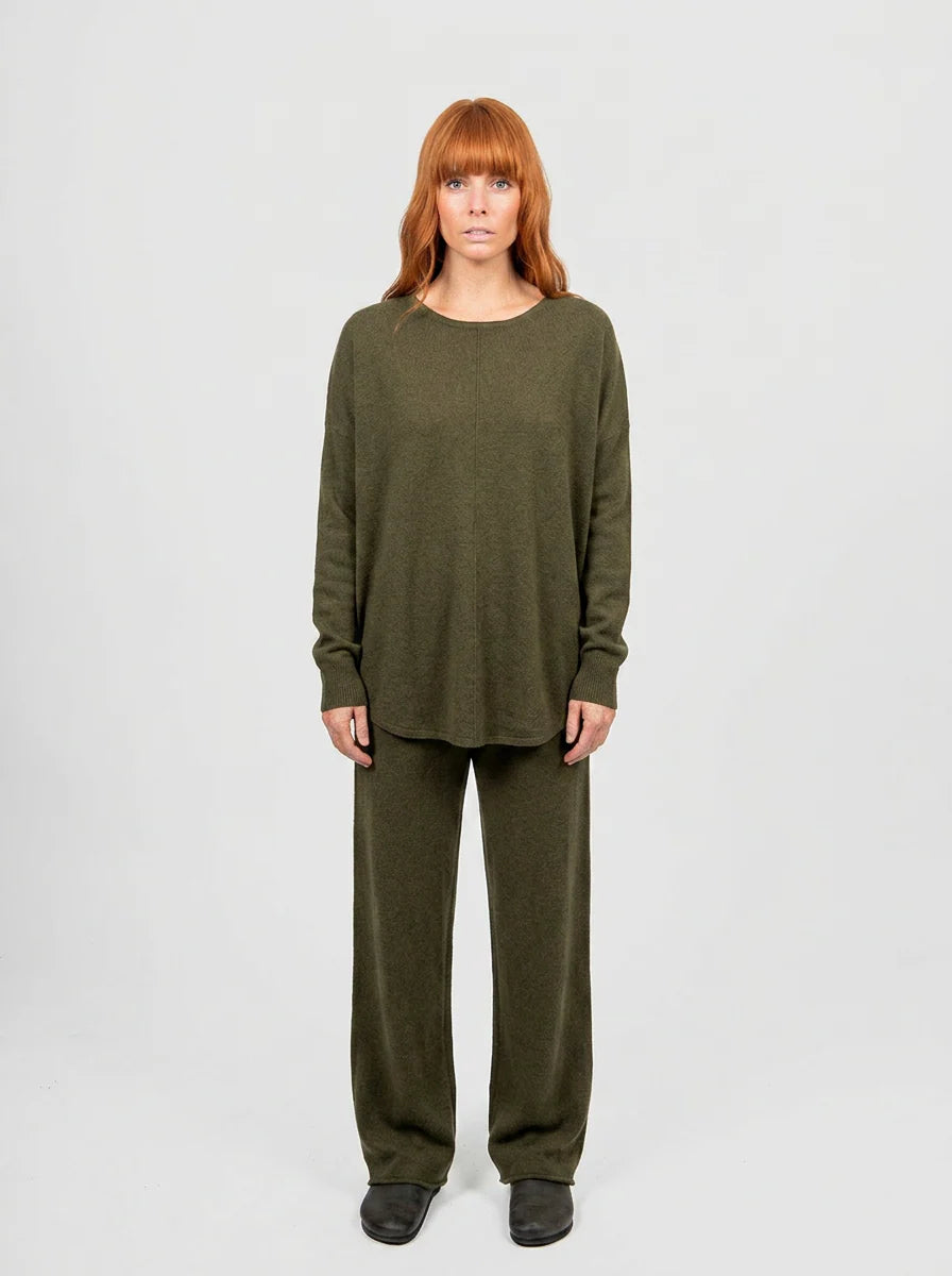 Queen Curved Hem Crew Neck
