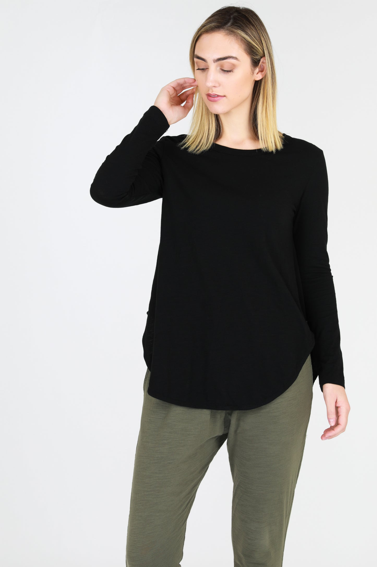 Scarlett Long Sleeve Tee Women Black | Lyn Rose Boutique