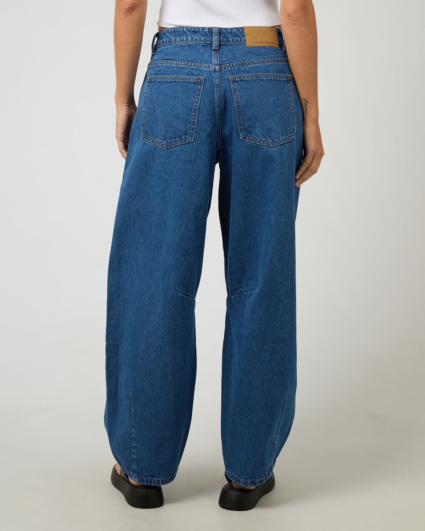 Hallie Barrel Leg Jean - Denim