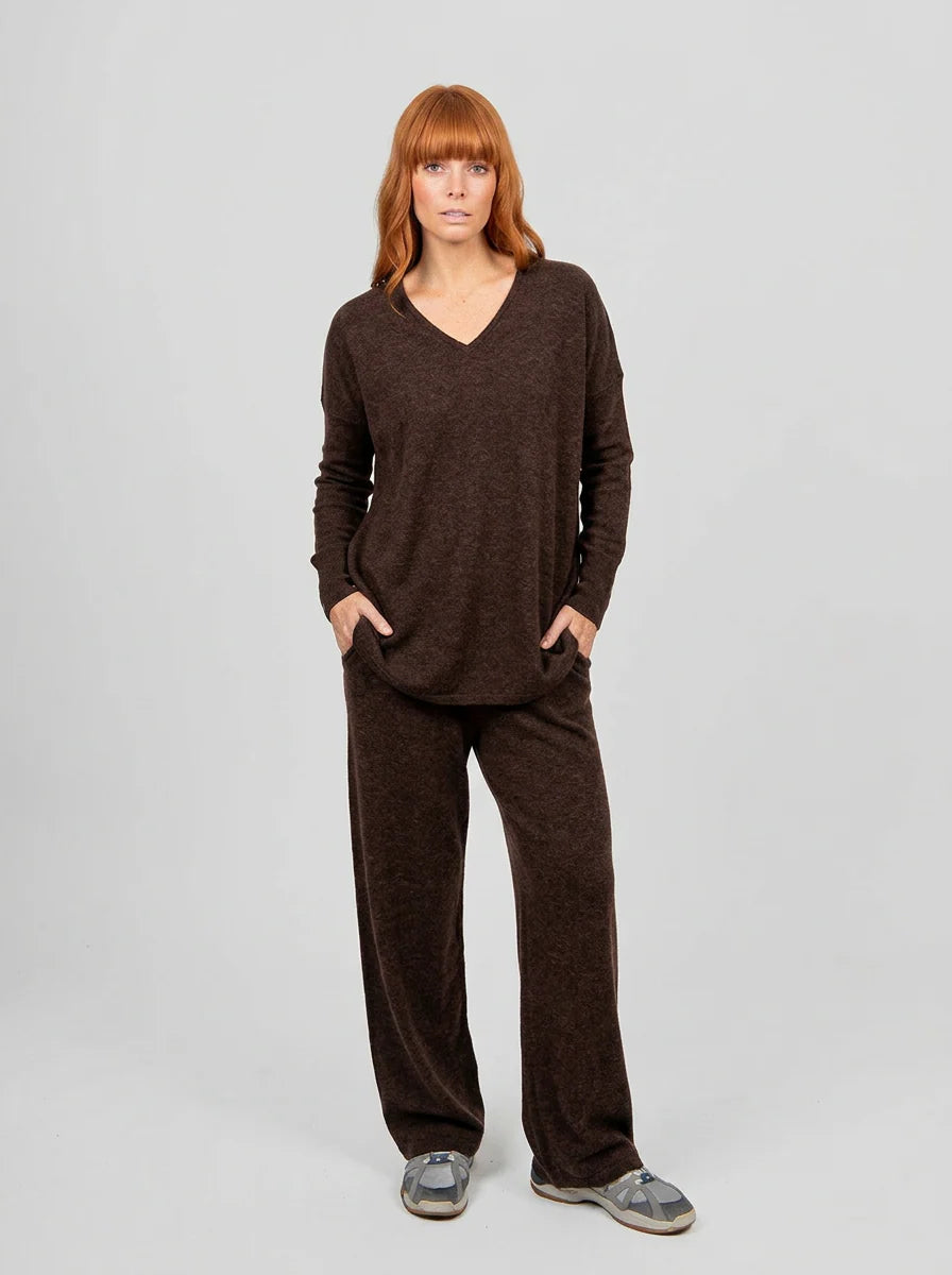 Queen V-Neck Curved Hem Pullover