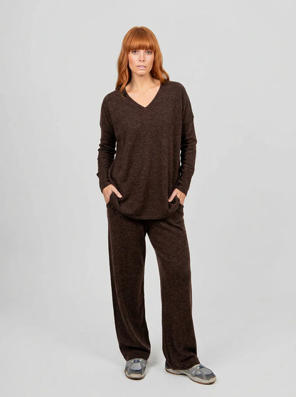 Queen V-Neck Curved Hem Pullover