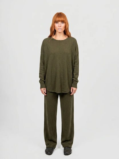 Queen Curved Hem Crew Neck