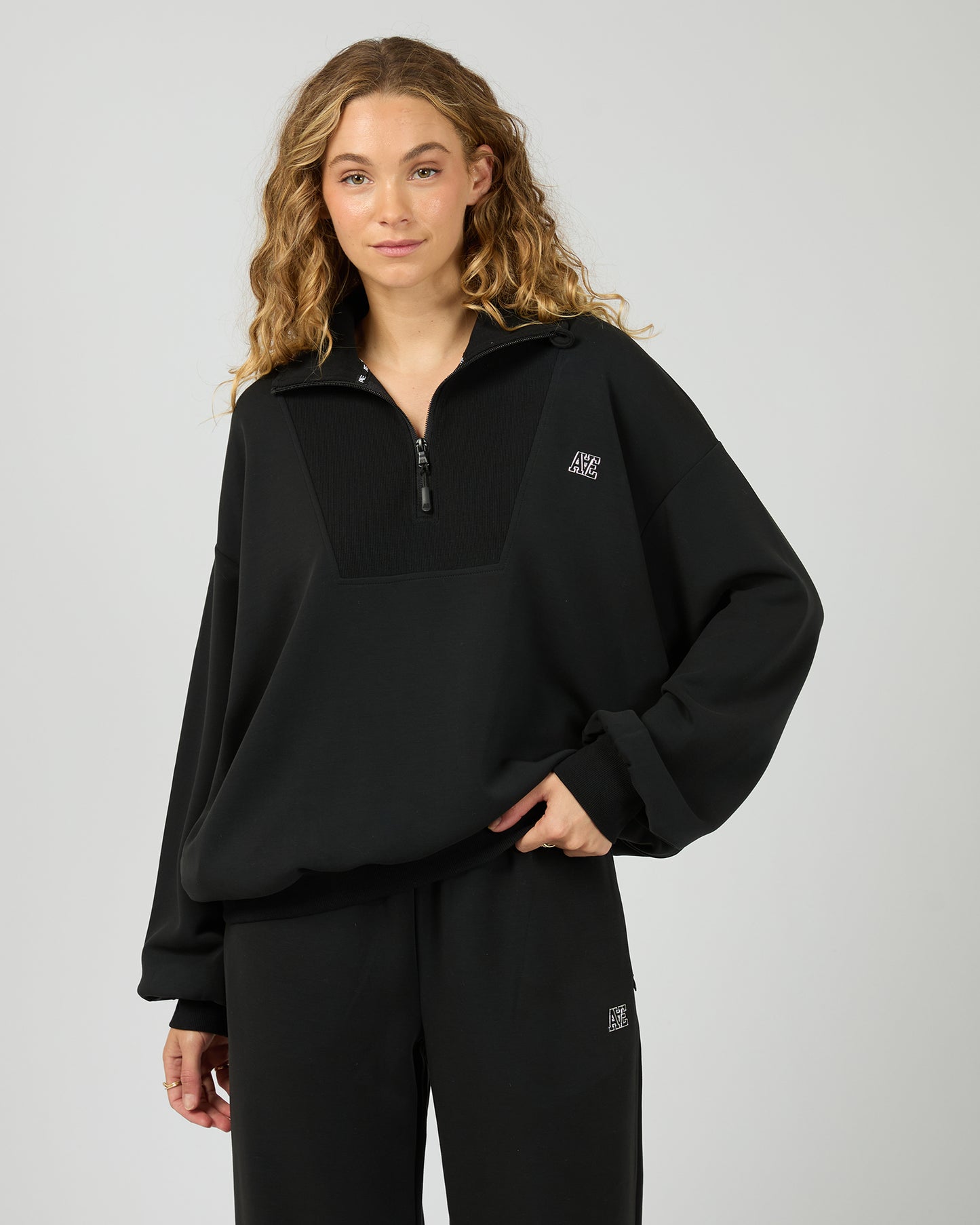 Luxe Active 1/4 Zip- Black