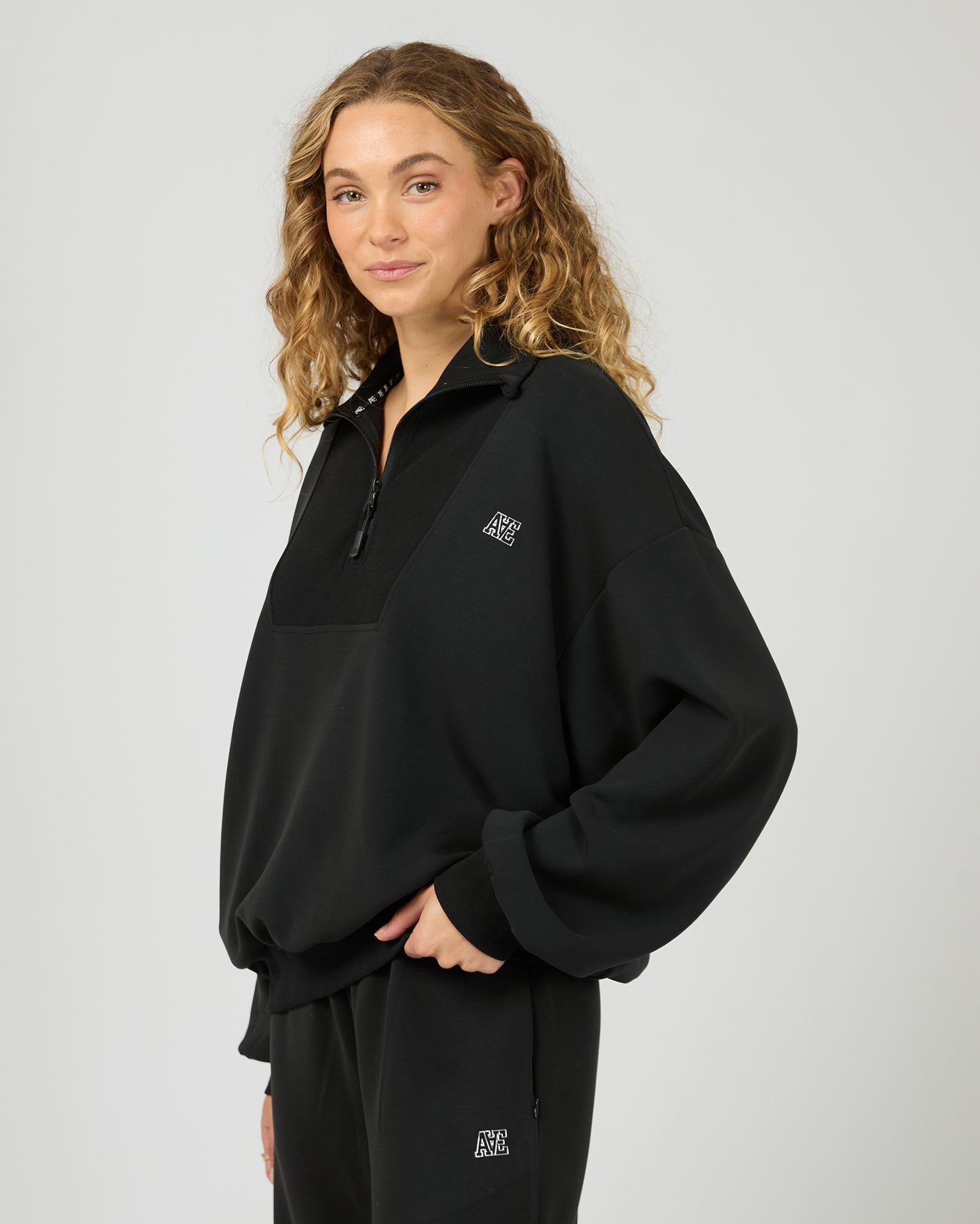 Luxe Active 1/4 Zip- Black