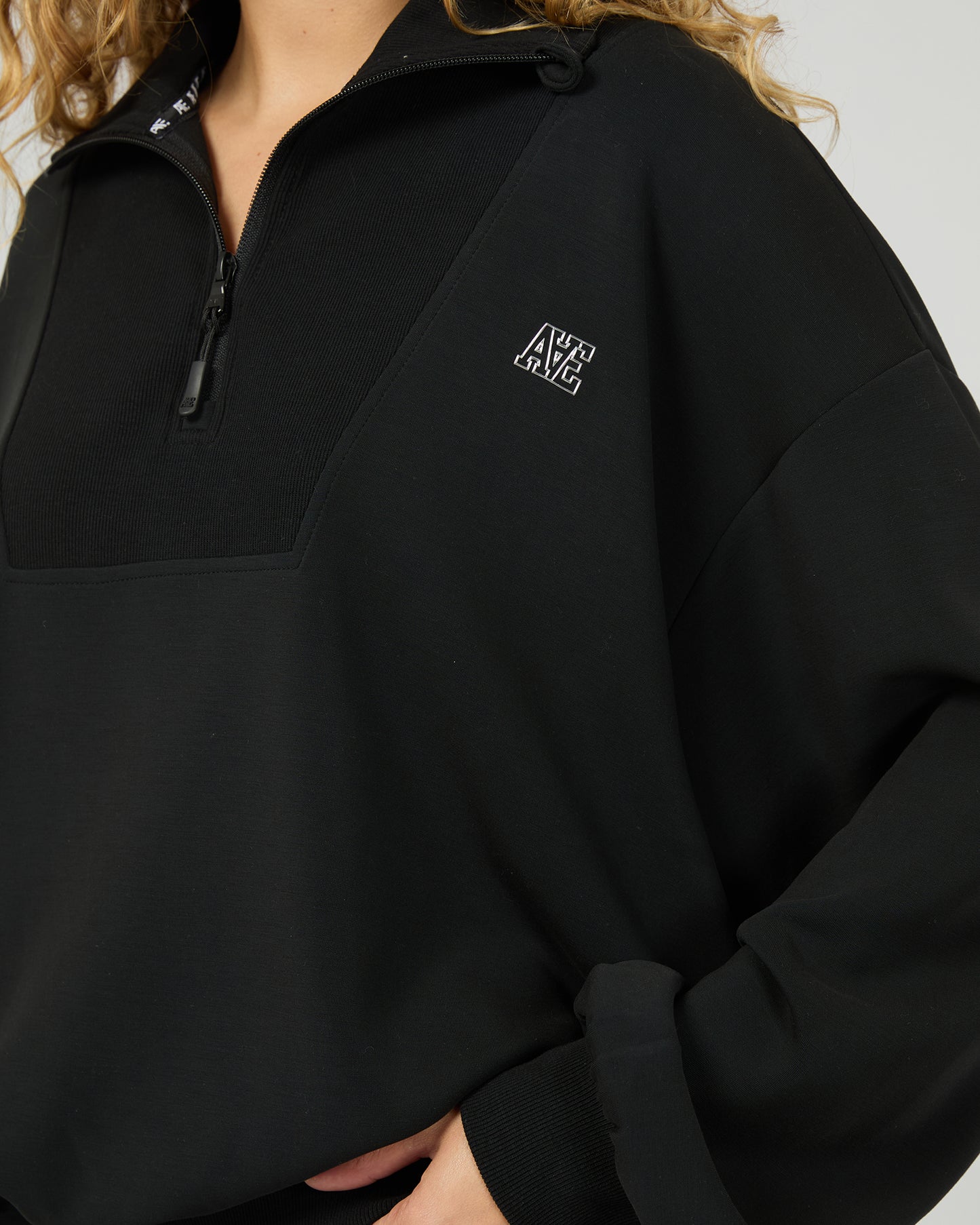 Luxe Active 1/4 Zip- Black